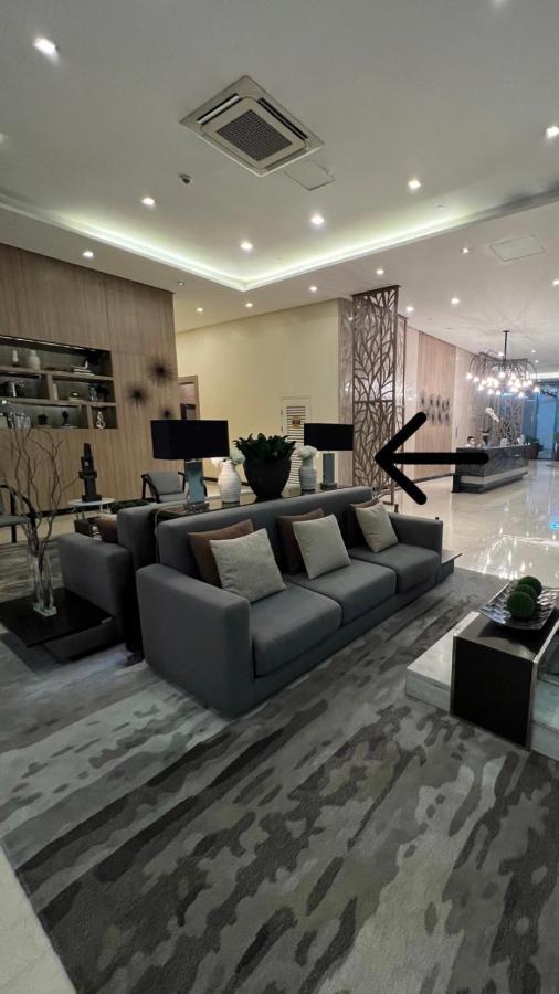 La Palazzo - Across Uptown Mall & Grand Hyatt Bgc Taguig Bagian luar foto