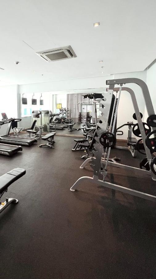 La Palazzo - Across Uptown Mall & Grand Hyatt Bgc Taguig Bagian luar foto