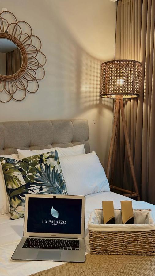 La Palazzo - Across Uptown Mall & Grand Hyatt Bgc Taguig Bagian luar foto